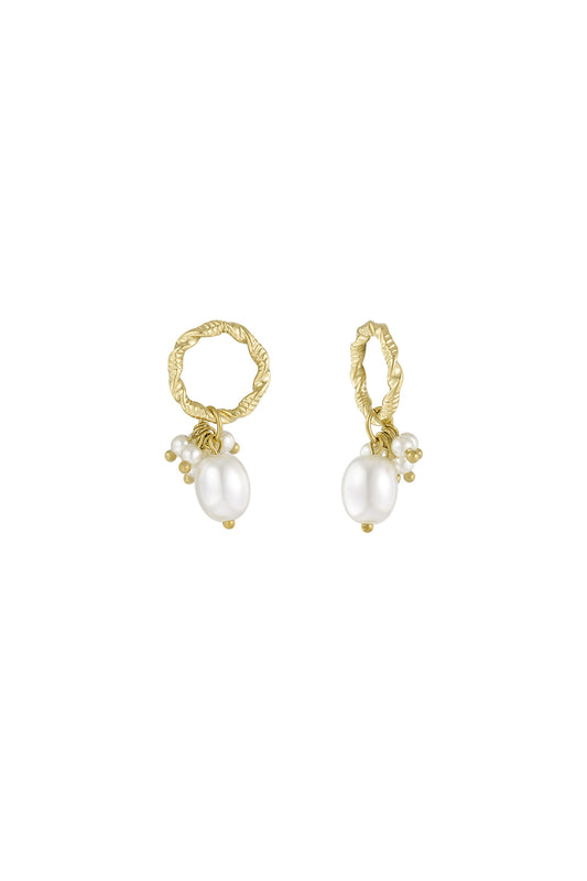 lovely little pearls earrings